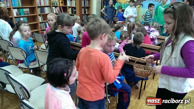 Zdjęcie w galerii na portalu naszraciborz.pl: Redebiut bibliotecznego teatru kukiełkowego Bajadera wiadomości z regionu