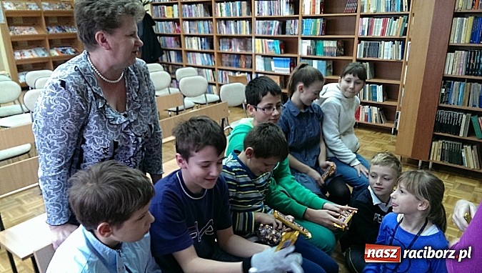 Zdjęcie w galerii na portalu naszraciborz.pl: Redebiut bibliotecznego teatru kukiełkowego Bajadera wiadomości z regionu