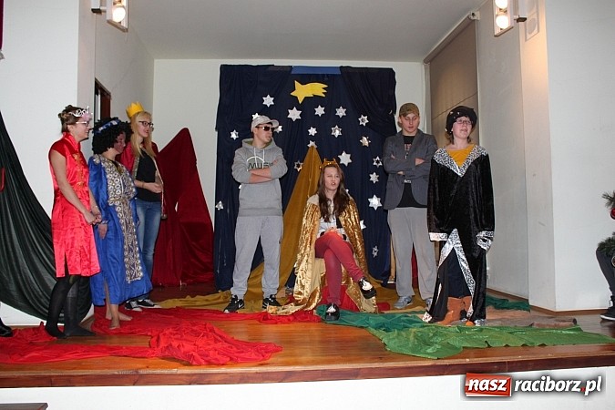 Zdjęcie w galerii na portalu naszraciborz.pl: Jasełka i wigilie klasowe w gimnazjum na Opawskiej wiadomości z regionu