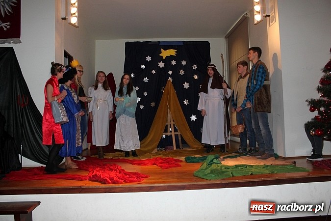 Zdjęcie w galerii na portalu naszraciborz.pl: Jasełka i wigilie klasowe w gimnazjum na Opawskiej wiadomości z regionu