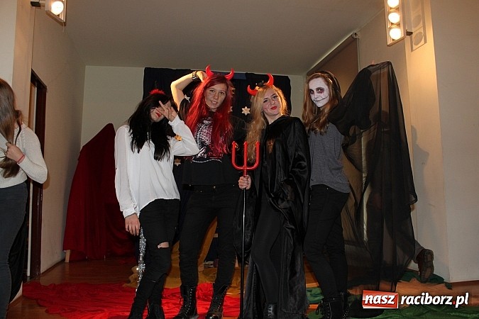 Zdjęcie w galerii na portalu naszraciborz.pl: Jasełka i wigilie klasowe w gimnazjum na Opawskiej wiadomości z regionu