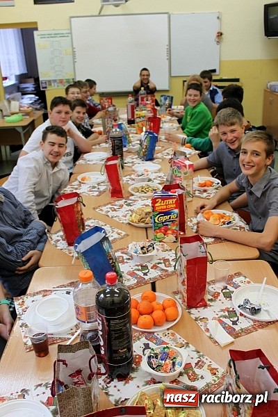 Zdjęcie w galerii na portalu naszraciborz.pl: Jasełka i wigilie klasowe w gimnazjum na Opawskiej wiadomości z regionu