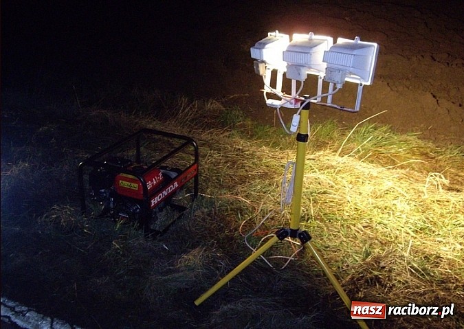 Zdjęcie w galerii na portalu naszraciborz.pl: Dachowanie na drodze Cyprzanów-Lekartów wiadomości z regionu