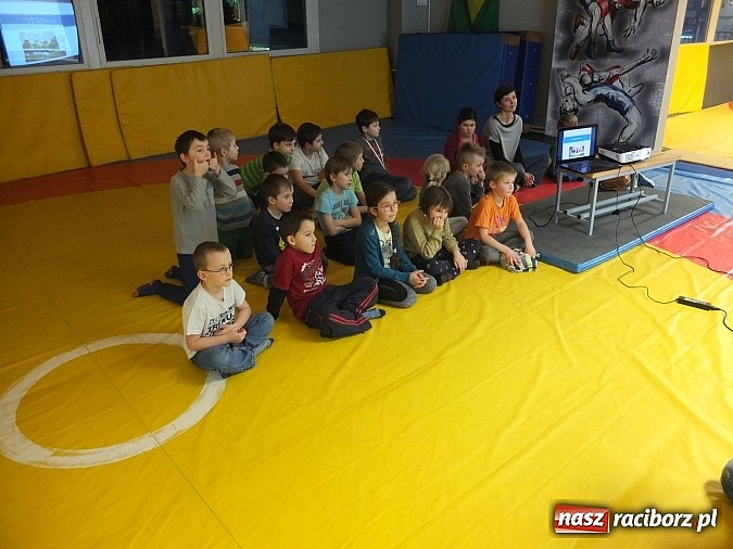 Zdjęcie w galerii na portalu naszraciborz.pl: Łamator, czyli profilaktyka na macie wiadomości z regionu