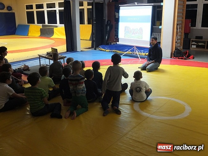 Zdjęcie w galerii na portalu naszraciborz.pl: Łamator, czyli profilaktyka na macie wiadomości z regionu