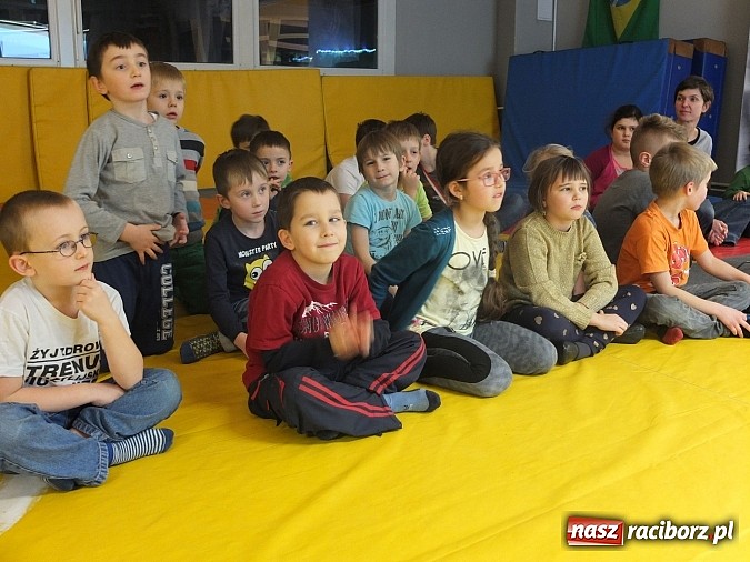 Zdjęcie w galerii na portalu naszraciborz.pl: Łamator, czyli profilaktyka na macie wiadomości z regionu