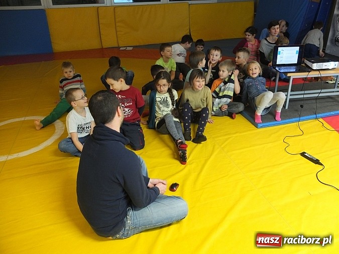 Zdjęcie w galerii na portalu naszraciborz.pl: Łamator, czyli profilaktyka na macie wiadomości z regionu