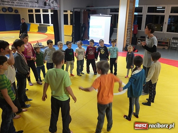 Zdjęcie w galerii na portalu naszraciborz.pl: Łamator, czyli profilaktyka na macie wiadomości z regionu