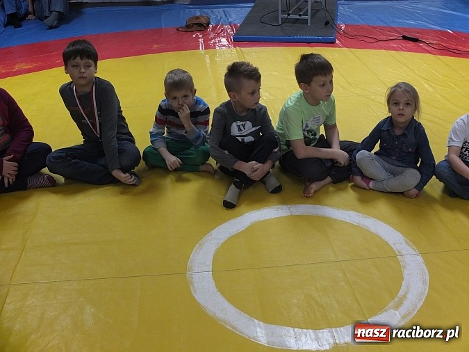 Zdjęcie w galerii na portalu naszraciborz.pl: Łamator, czyli profilaktyka na macie wiadomości z regionu