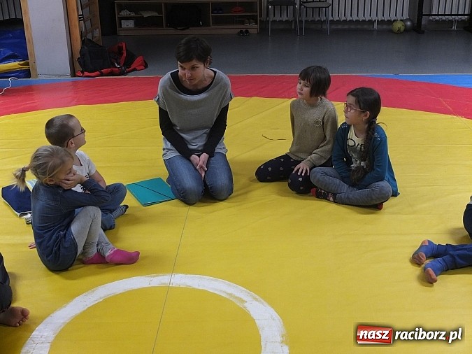 Zdjęcie w galerii na portalu naszraciborz.pl: Łamator, czyli profilaktyka na macie wiadomości z regionu