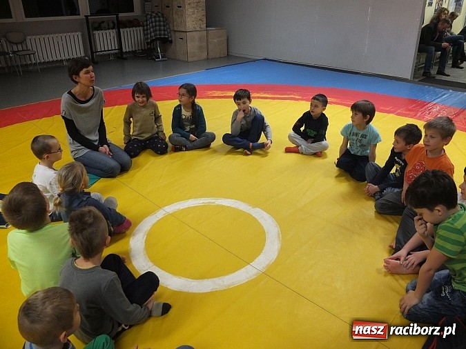 Zdjęcie w galerii na portalu naszraciborz.pl: Łamator, czyli profilaktyka na macie wiadomości z regionu