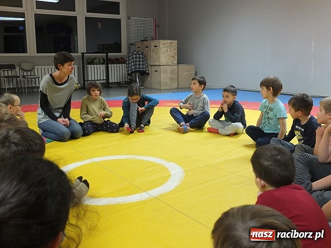 Zdjęcie w galerii na portalu naszraciborz.pl: Łamator, czyli profilaktyka na macie wiadomości z regionu