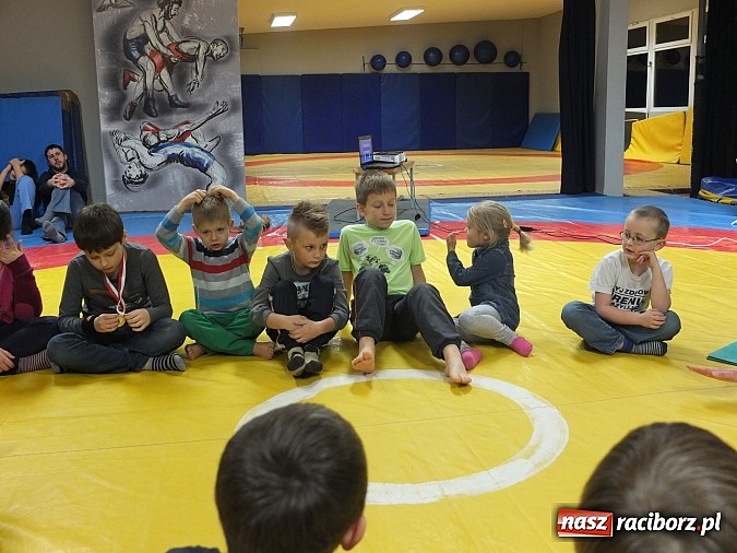 Zdjęcie w galerii na portalu naszraciborz.pl: Łamator, czyli profilaktyka na macie wiadomości z regionu