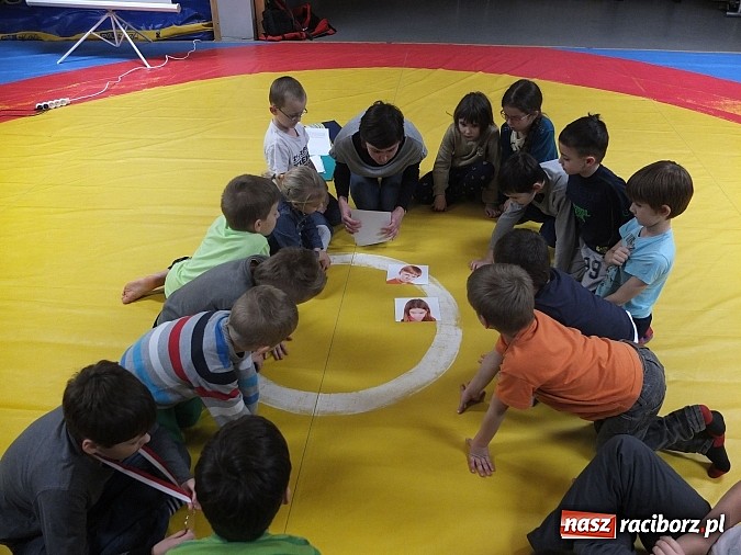 Zdjęcie w galerii na portalu naszraciborz.pl: Łamator, czyli profilaktyka na macie wiadomości z regionu
