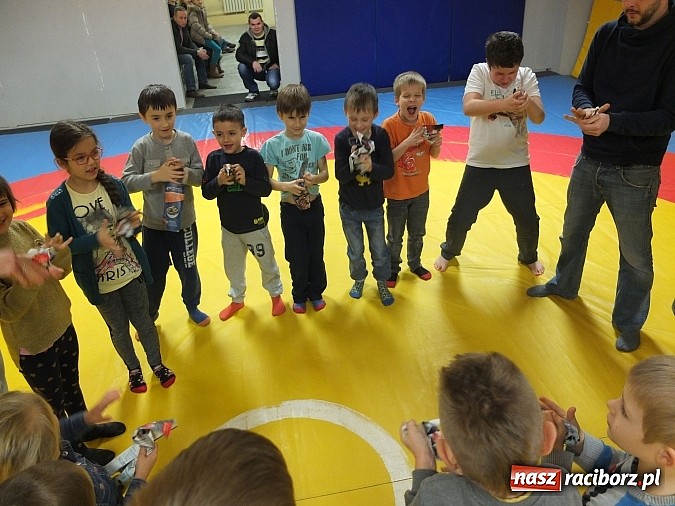 Zdjęcie w galerii na portalu naszraciborz.pl: Łamator, czyli profilaktyka na macie wiadomości z regionu