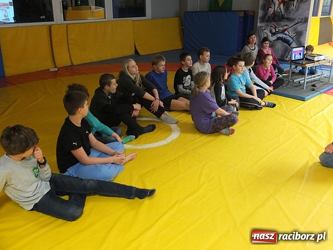 Zdjęcie w galerii na portalu naszraciborz.pl: Łamator, czyli profilaktyka na macie wiadomości z regionu