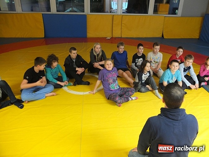 Zdjęcie w galerii na portalu naszraciborz.pl: Łamator, czyli profilaktyka na macie wiadomości z regionu