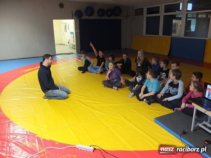 Zdjęcie w galerii na portalu naszraciborz.pl: Łamator, czyli profilaktyka na macie wiadomości z regionu