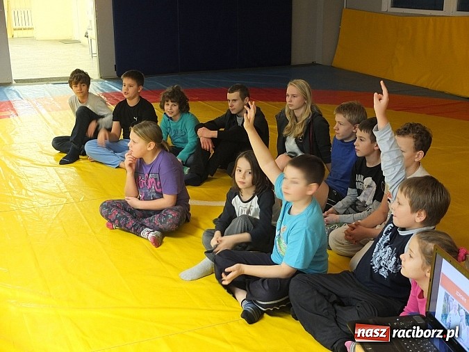 Zdjęcie w galerii na portalu naszraciborz.pl: Łamator, czyli profilaktyka na macie wiadomości z regionu