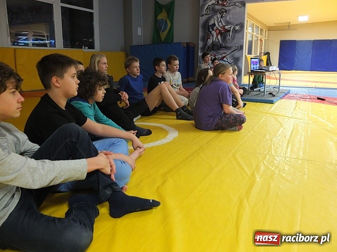 Zdjęcie w galerii na portalu naszraciborz.pl: Łamator, czyli profilaktyka na macie wiadomości z regionu