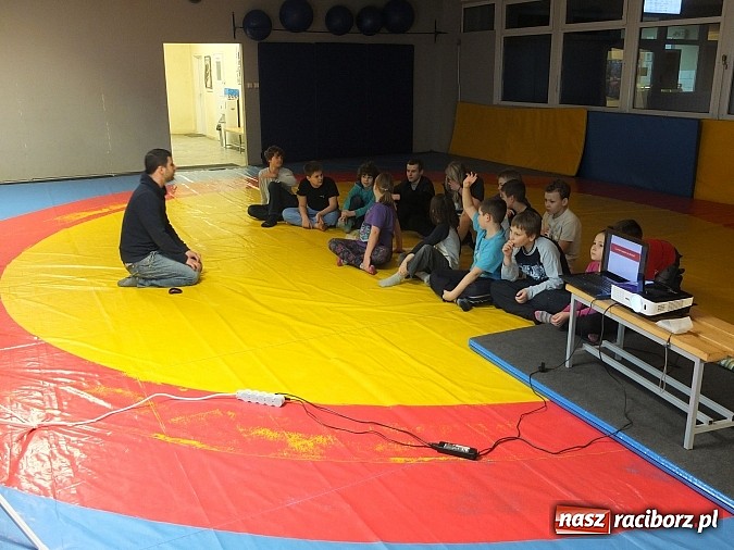 Zdjęcie w galerii na portalu naszraciborz.pl: Łamator, czyli profilaktyka na macie wiadomości z regionu