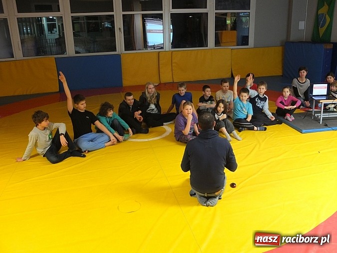 Zdjęcie w galerii na portalu naszraciborz.pl: Łamator, czyli profilaktyka na macie wiadomości z regionu