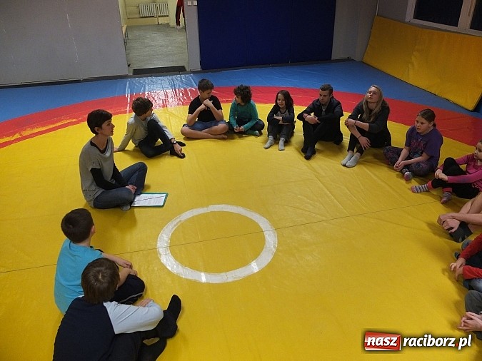 Zdjęcie w galerii na portalu naszraciborz.pl: Łamator, czyli profilaktyka na macie wiadomości z regionu