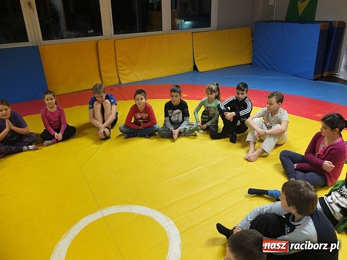 Zdjęcie w galerii na portalu naszraciborz.pl: Łamator, czyli profilaktyka na macie wiadomości z regionu