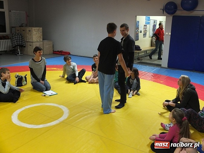 Zdjęcie w galerii na portalu naszraciborz.pl: Łamator, czyli profilaktyka na macie wiadomości z regionu