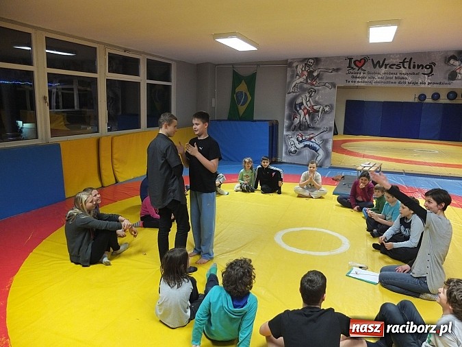 Zdjęcie w galerii na portalu naszraciborz.pl: Łamator, czyli profilaktyka na macie wiadomości z regionu