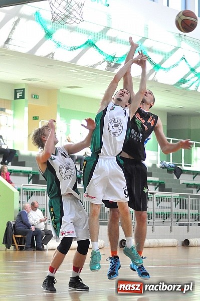 Zdjęcie w galerii na portalu naszraciborz.pl: Koszykówka Świąteczny prezent dla kibiców  wiadomości z regionu