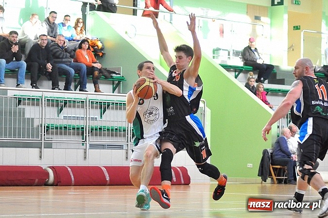 Zdjęcie w galerii na portalu naszraciborz.pl: Koszykówka Świąteczny prezent dla kibiców  wiadomości z regionu