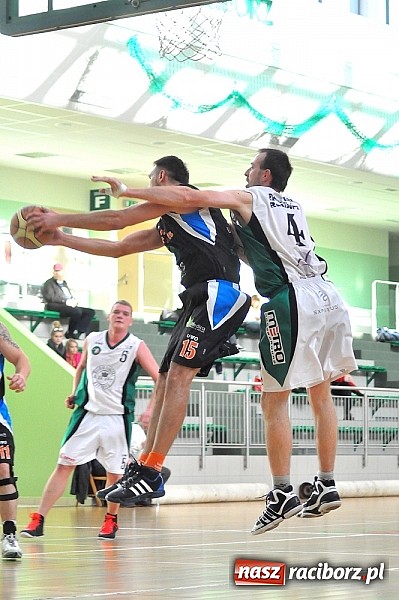 Zdjęcie w galerii na portalu naszraciborz.pl: Koszykówka Świąteczny prezent dla kibiców  wiadomości z regionu