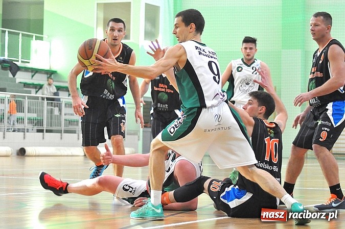 Zdjęcie w galerii na portalu naszraciborz.pl: Koszykówka Świąteczny prezent dla kibiców  wiadomości z regionu