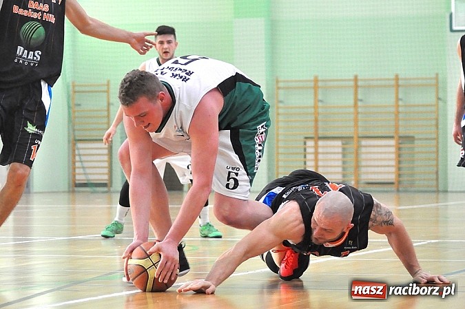 Zdjęcie w galerii na portalu naszraciborz.pl: Koszykówka Świąteczny prezent dla kibiców  wiadomości z regionu