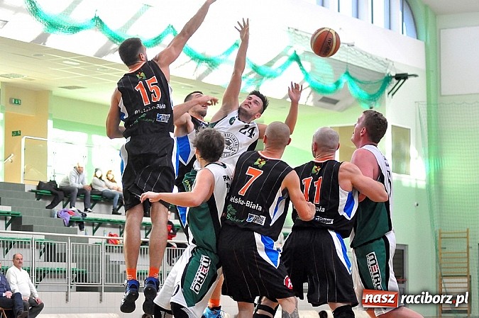 Zdjęcie w galerii na portalu naszraciborz.pl: Koszykówka Świąteczny prezent dla kibiców  wiadomości z regionu