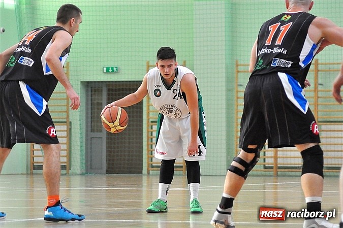 Zdjęcie w galerii na portalu naszraciborz.pl: Koszykówka Świąteczny prezent dla kibiców  wiadomości z regionu