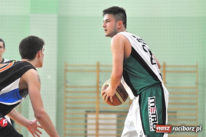 Zdjęcie w galerii na portalu naszraciborz.pl: Koszykówka Świąteczny prezent dla kibiców  wiadomości z regionu