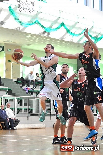 Zdjęcie w galerii na portalu naszraciborz.pl: Koszykówka Świąteczny prezent dla kibiców  wiadomości z regionu