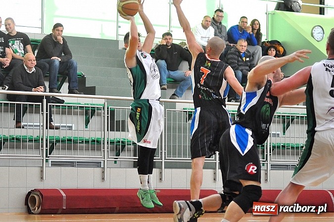 Zdjęcie w galerii na portalu naszraciborz.pl: Koszykówka Świąteczny prezent dla kibiców  wiadomości z regionu