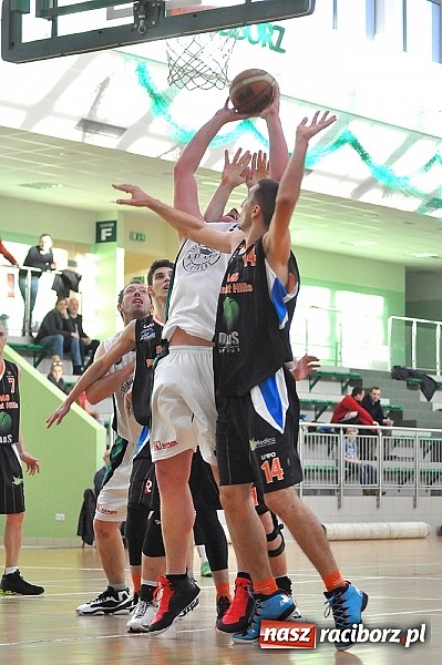 Zdjęcie w galerii na portalu naszraciborz.pl: Koszykówka Świąteczny prezent dla kibiców  wiadomości z regionu