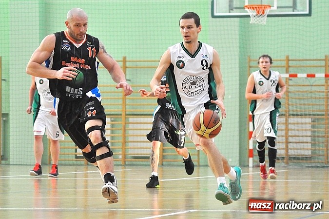 Zdjęcie w galerii na portalu naszraciborz.pl: Koszykówka Świąteczny prezent dla kibiców  wiadomości z regionu