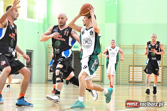 Zdjęcie w galerii na portalu naszraciborz.pl: Koszykówka Świąteczny prezent dla kibiców  wiadomości z regionu