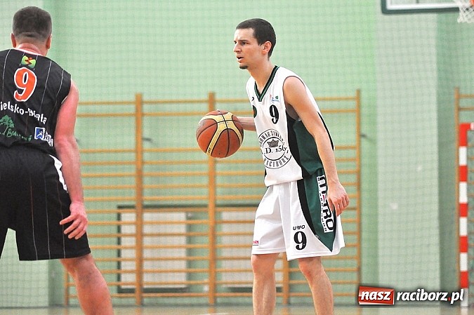 Zdjęcie w galerii na portalu naszraciborz.pl: Koszykówka Świąteczny prezent dla kibiców  wiadomości z regionu