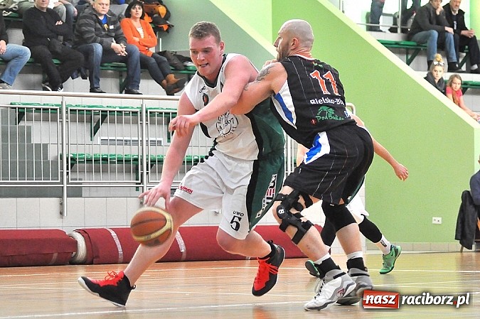 Zdjęcie w galerii na portalu naszraciborz.pl: Koszykówka Świąteczny prezent dla kibiców  wiadomości z regionu
