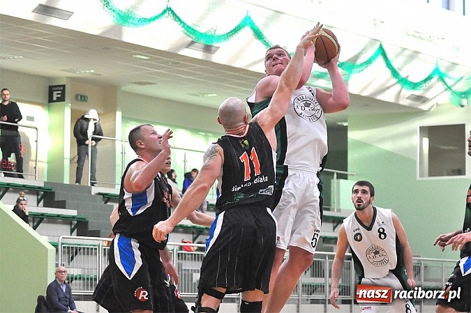 Zdjęcie w galerii na portalu naszraciborz.pl: Koszykówka Świąteczny prezent dla kibiców  wiadomości z regionu