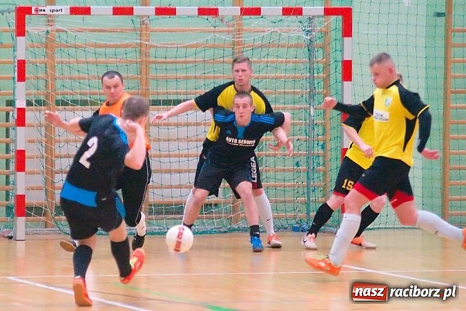 Zdjęcie w galerii na portalu naszraciborz.pl: Płomień zgaszony. Galaktyczni górą nad Cukiernią. Nerwowo w starciu Partnera z Mat-Bruk wiadomości z regionu