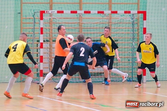 Zdjęcie w galerii na portalu naszraciborz.pl: Płomień zgaszony. Galaktyczni górą nad Cukiernią. Nerwowo w starciu Partnera z Mat-Bruk wiadomości z regionu