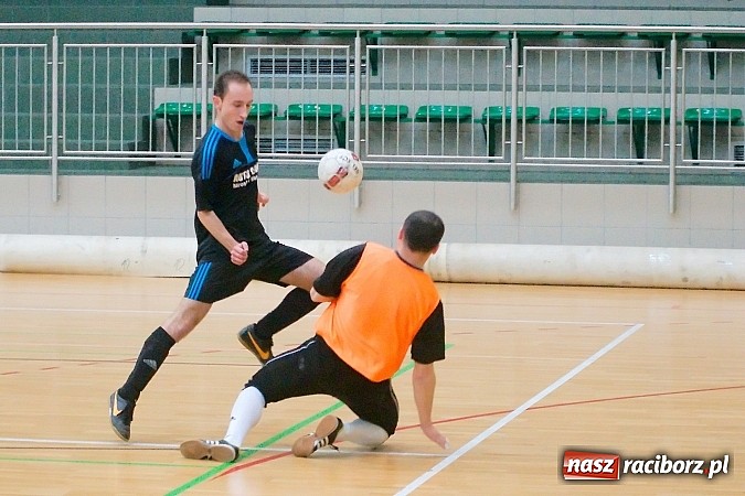Zdjęcie w galerii na portalu naszraciborz.pl: Płomień zgaszony. Galaktyczni górą nad Cukiernią. Nerwowo w starciu Partnera z Mat-Bruk wiadomości z regionu