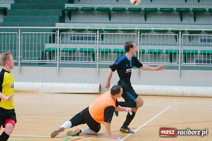 Zdjęcie w galerii na portalu naszraciborz.pl: Płomień zgaszony. Galaktyczni górą nad Cukiernią. Nerwowo w starciu Partnera z Mat-Bruk wiadomości z regionu